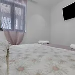 Ela * Makarska